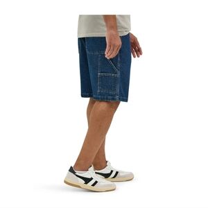 Wrangler. Men's Dark Blue Cargo Shorts. Size 46. NWT.